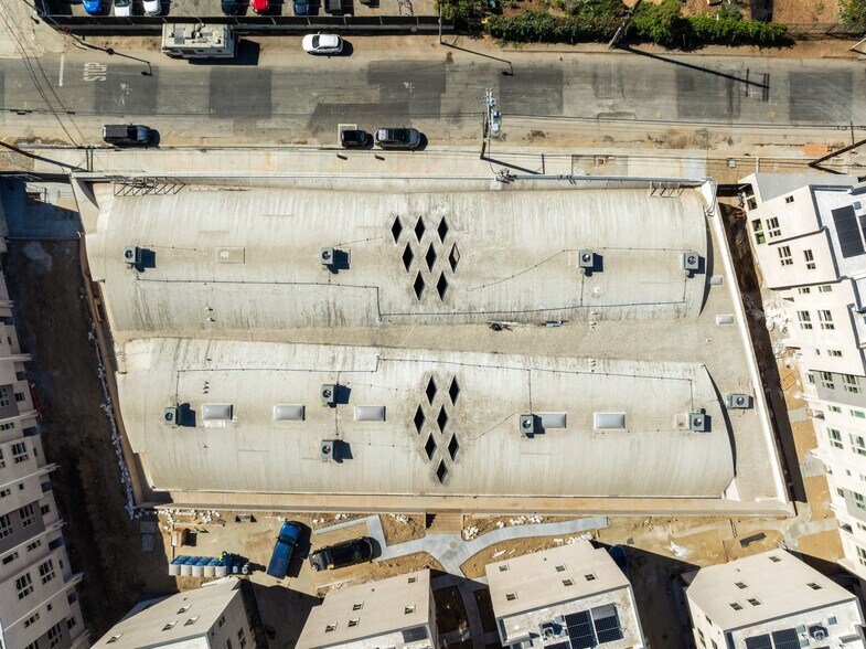 More Photos Of 1801 Blake Ave, Los Angeles Flex For Lease