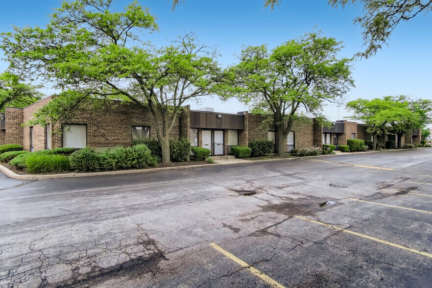 More Photos Of 415 E Golf Rd, Arlington Heights Office For Lease