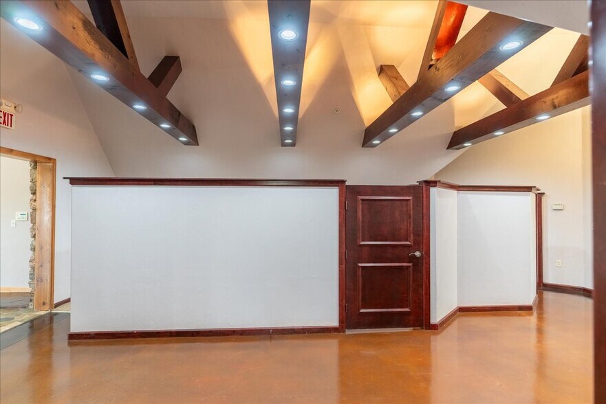 More Photos Of 4242 N Meridian Ave, Oklahoma City Office For Sale