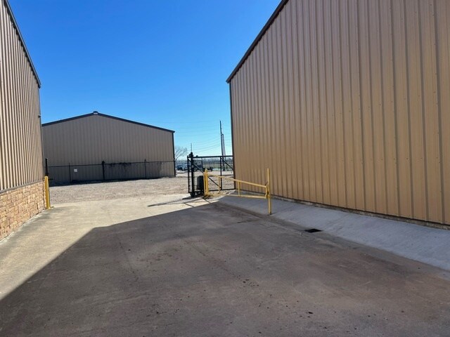 More Photos Of 10011 - B FM 521 Rd, Rosharon Manufacturing For Lease