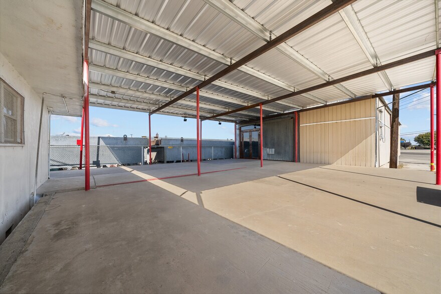 More Photos Of 550 Highway 46, Wasco Warehouse For Lease