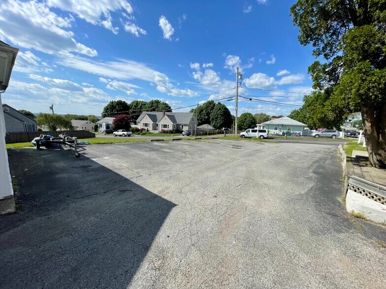 More Photos Of 333 Main Rd, Tiverton Multifamily For Sale