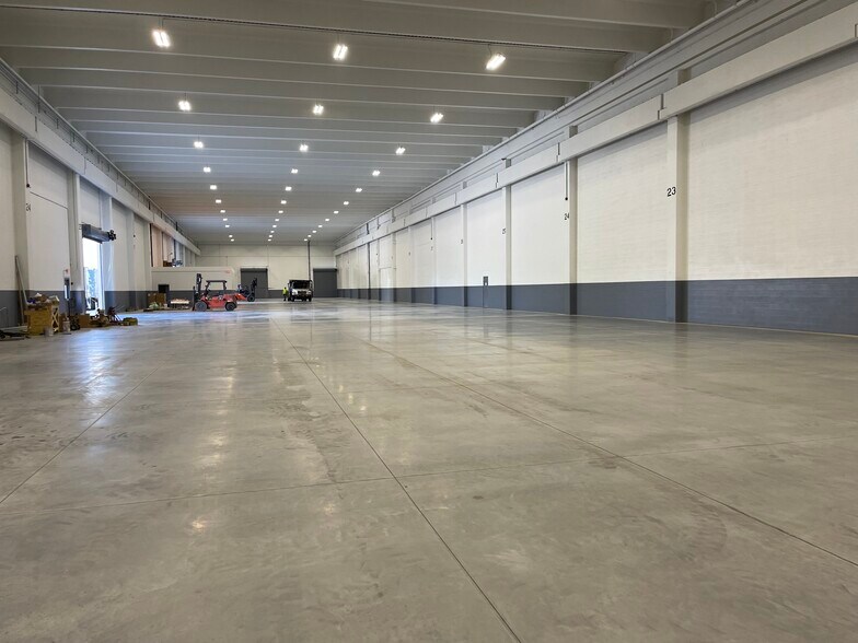 More Photos Of 53 Ayer Rd, Littleton Warehouse For Lease