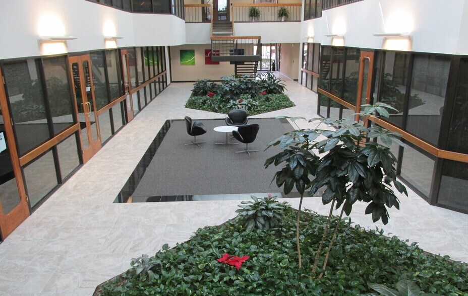 More Photos Of 810 Highway 6 S, Houston Medical For Lease