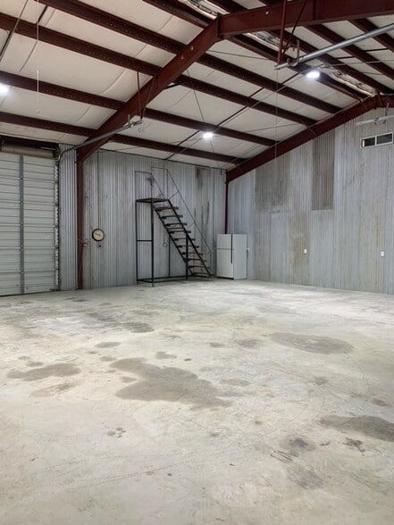 More Photos Of 6176 FM 725, New Braunfels Warehouse For Lease
