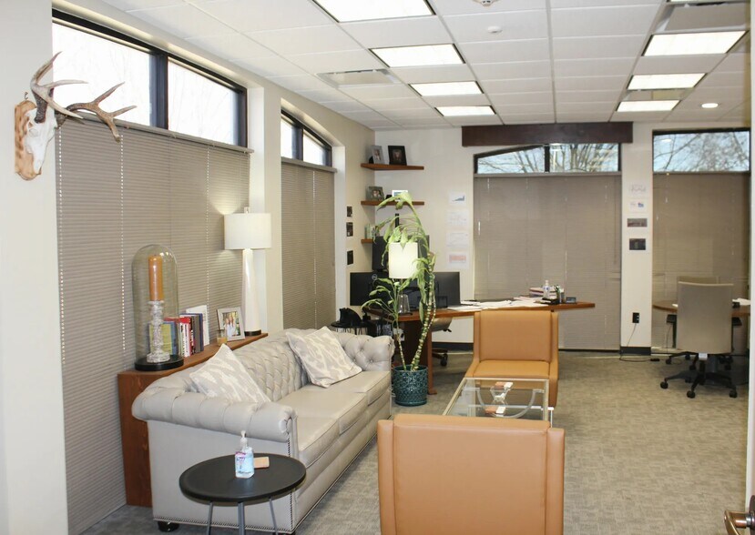 More Photos Of 601 Crescent Blvd, Madison Office For Lease