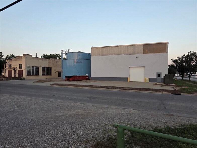 More Photos Of 120 Graham St, Zanesville Warehouse For Sale