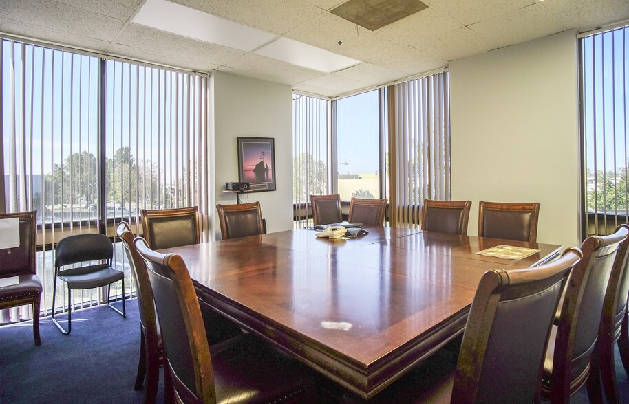 More Photos Of 1376 Walter St, Ventura Light Manufacturing For Lease