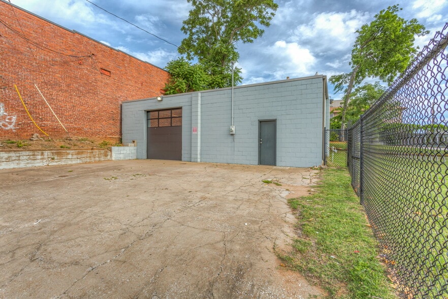 More Photos Of 1128 S Elgin Ave, Tulsa Warehouse For Lease