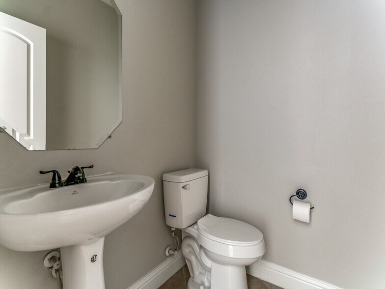 More Photos Of 391-347 E Main St, Lewisville Apartments For Sale