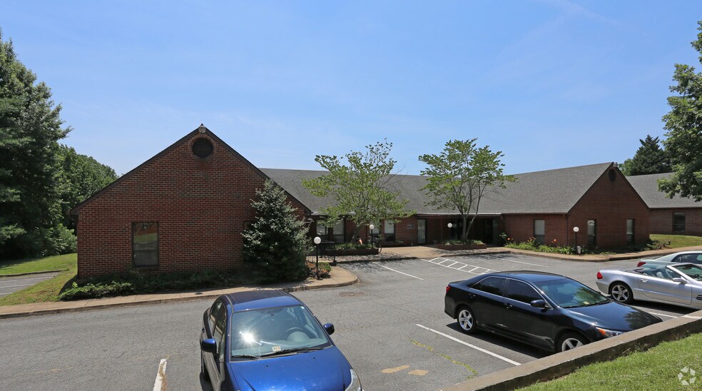 More Photos Of 3042 Berkmar Dr, Charlottesville Office For Lease