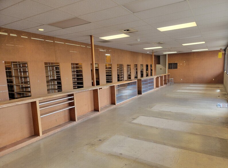 More Photos Of 532 Oregon Way, Longview Auto Repair For Lease