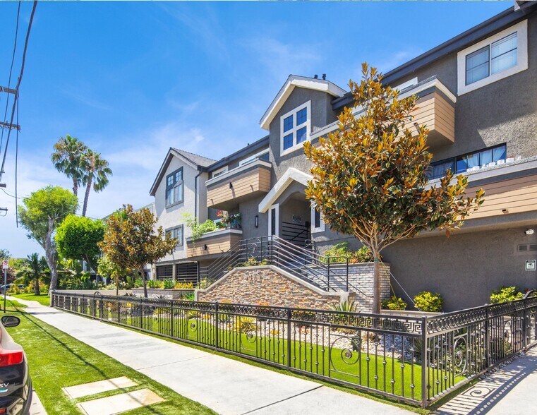 More Photos Of 5325 Denny Ave, North Hollywood Apartments For Sale