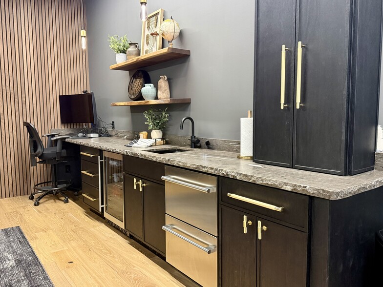 More Photos Of 7800 E Greenway RD. Unit A105, Scottsdale Warehouse For Sale