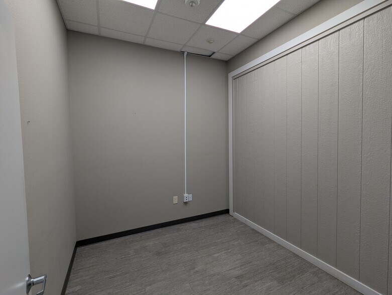 More Photos Of 6115 Muela Creek Dr, Beaumont Office For Lease