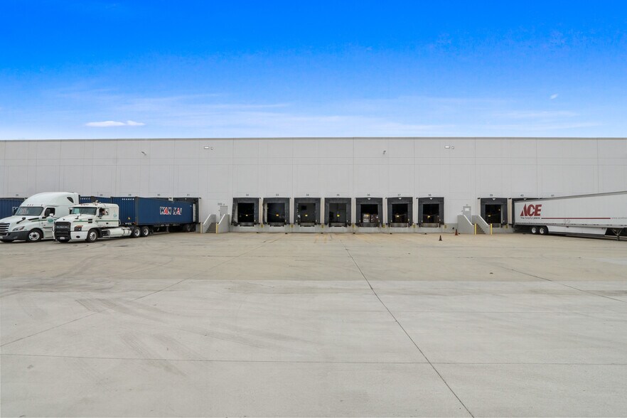 More Photos Of 50 Icon, Foothill Ranch Manufacturing For Lease