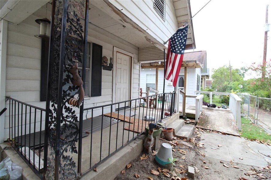 More Photos Of 308 James St, Houston Specialty For Sale