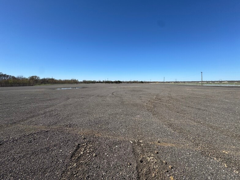More Photos Of 1300 W Simonds Rd, Seagoville Land For Lease