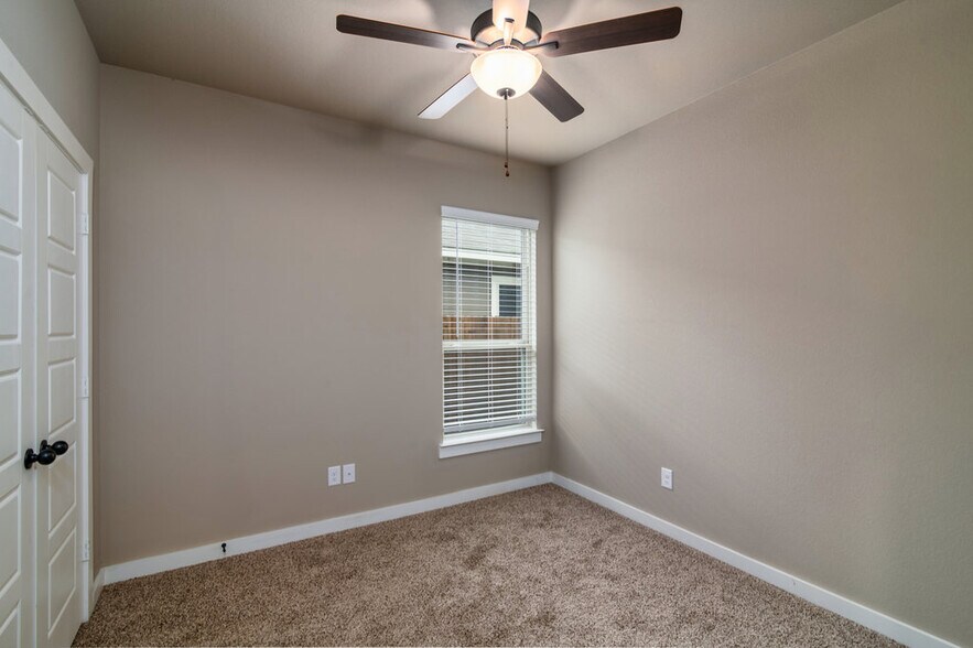 More Photos Of 632 Harvest Moon Dr, Venus Multifamily For Sale