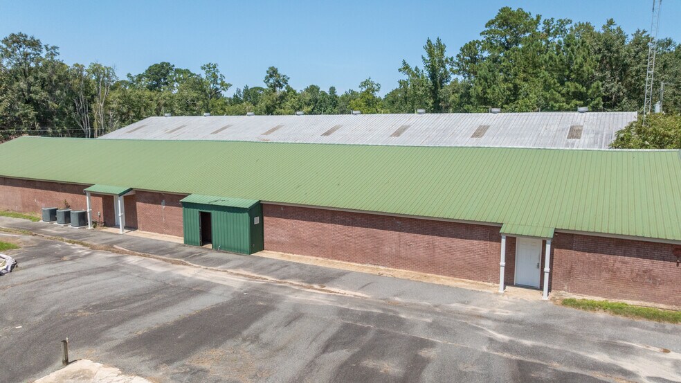 More Photos Of 510 N Walker St, Quitman Light Manufacturing For Sale