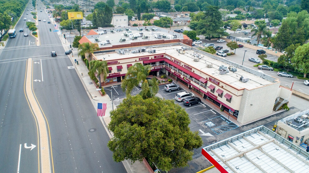 More Photos Of 23942-23945 Lyons Ave, Santa Clarita Storefront Retail Office For Lease