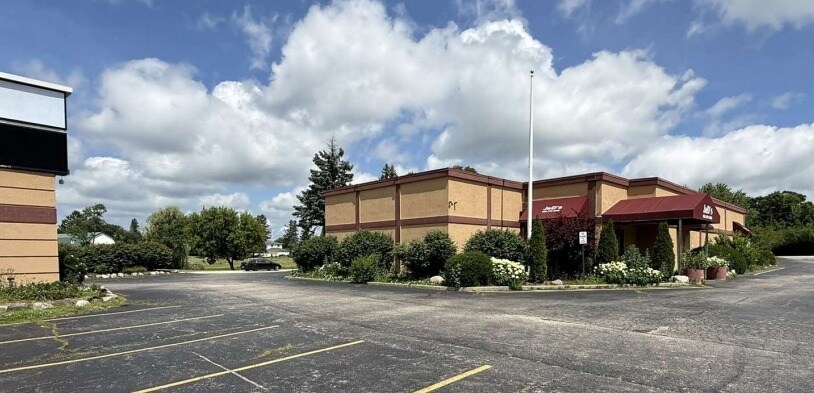 Primary Photo Of 26400 N Rand Rd, Wauconda Restaurant For Sale
