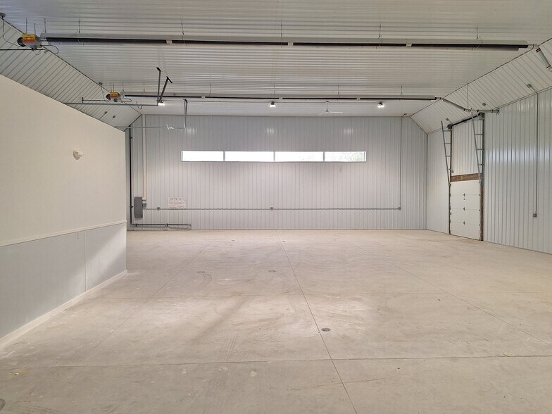 More Photos Of 477 South Blvd. East Blvd, Pontiac Distribution For Lease