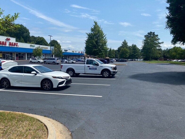 More Photos Of 697 Davis Rd, Stockbridge Unknown For Sale