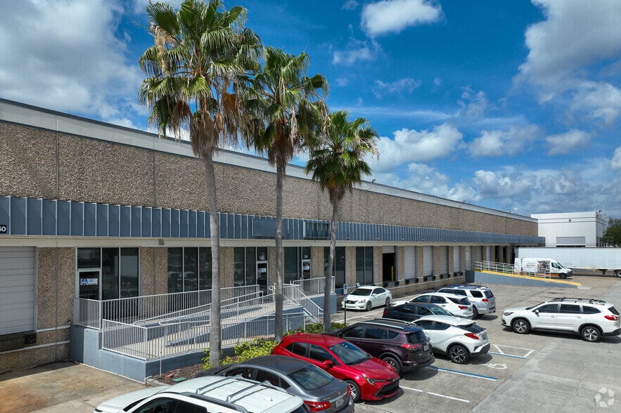 More Photos Of 7510-7540 S Presidents Dr, Orlando Warehouse For Lease