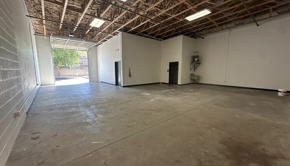 More Photos Of 300 N Pasadena St, Gilbert Warehouse For Lease