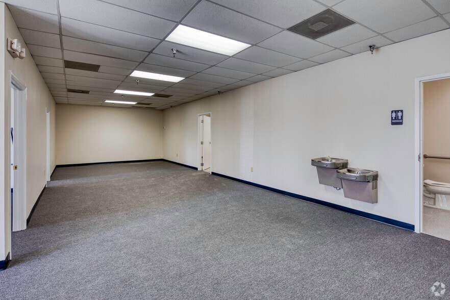 More Photos Of 9412-9424 International Ct N, Saint Petersburg Unknown For Lease