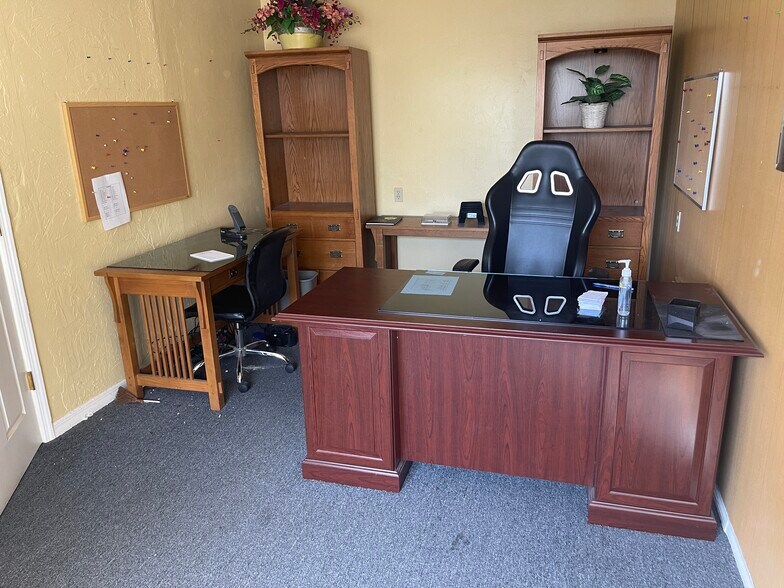 More Photos Of 960 Chalmer Dr, Marco Island Light Manufacturing For Sale