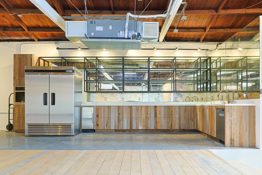 More Photos Of 350-360 Sunset Ave, Venice Warehouse For Lease