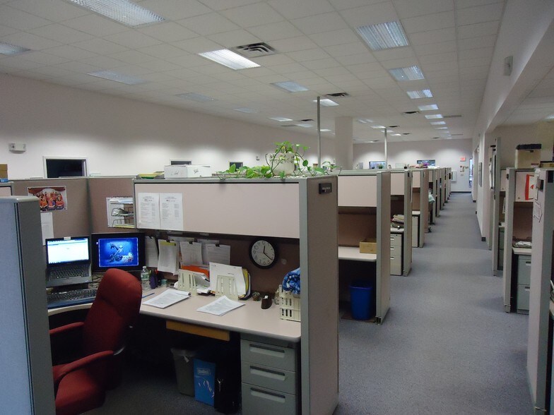 More Photos Of 17 Technology Pl, East Syracuse Office For Lease