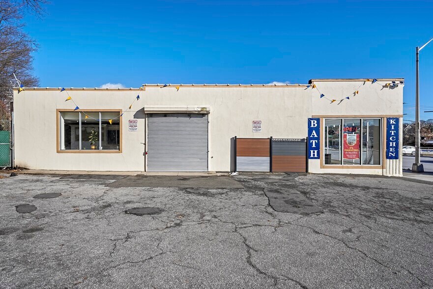 More Photos Of 831 Main St, New Rochelle Auto Dealership For Lease