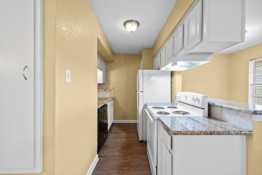 More Photos Of 601 E Coombs St, Alvin Apartments For Sale