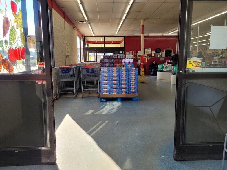 More Photos Of 508 Ruritan Rd, Harriman Supermarket For Sale