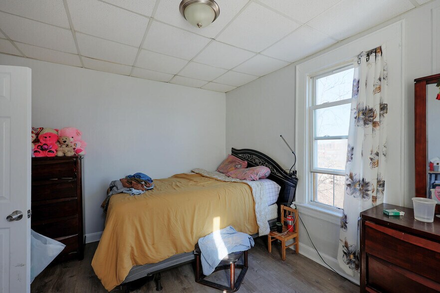 More Photos Of 150 Dayton St, Newark Multifamily For Sale