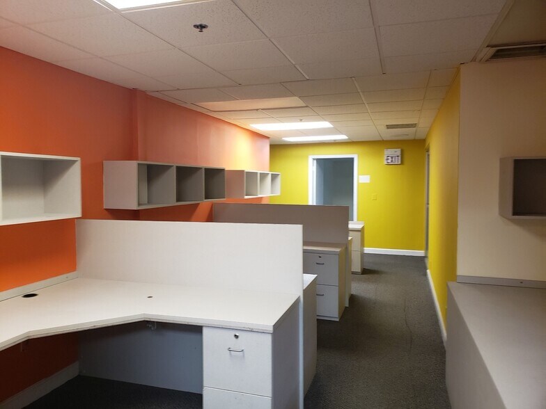 More Photos Of 2055 Liberty St, Hollywood Service For Lease