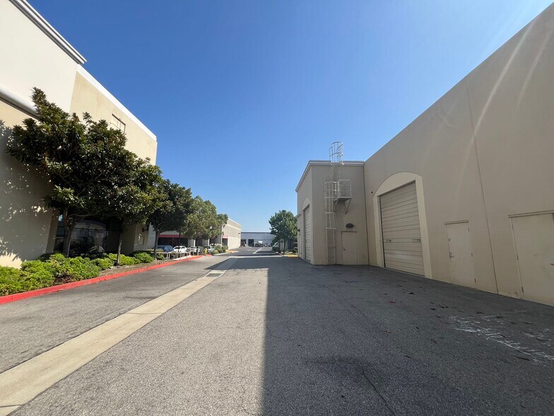More Photos Of 5352 Irwindale Ave, Irwindale Showroom For Sale