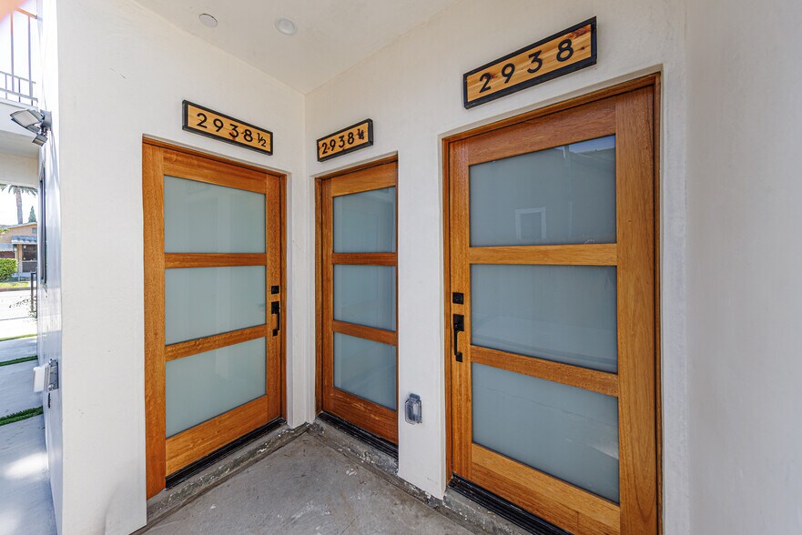 More Photos Of 2938 S Sycamore Ave, Los Angeles Apartments For Sale