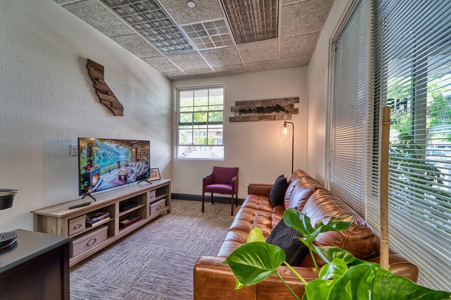 More Photos Of 471 Century Park Dr, Yuba City Office For Sale