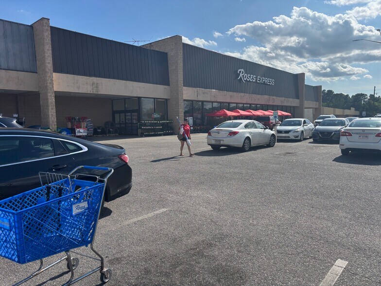 More Photos Of 427-429 W McIntyre St, Mullins Unknown For Lease