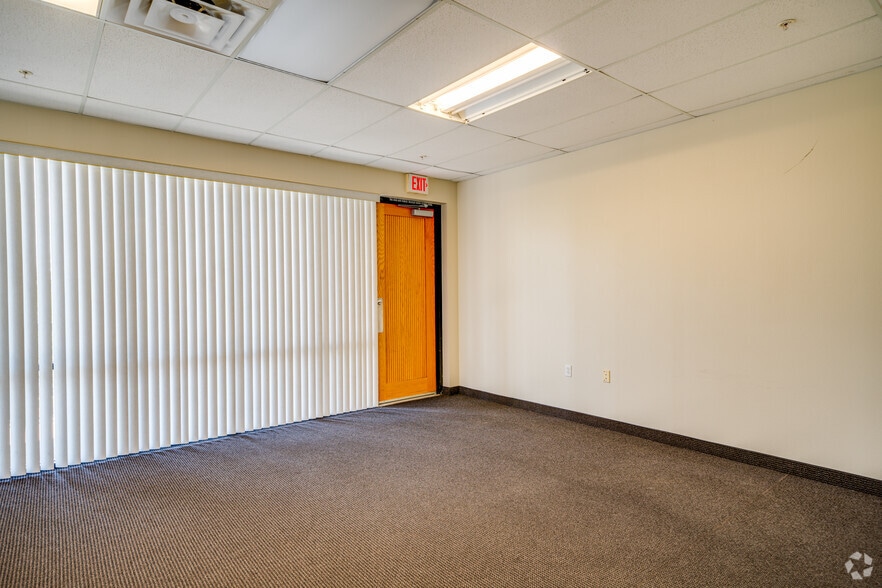 More Photos Of 2550 N Thunderbird Cir, Mesa Office For Lease