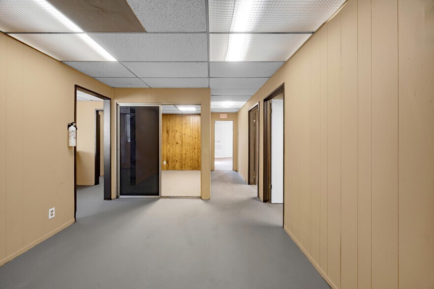 More Photos Of 1418 E Pacific Coast Hwy, Wilmington Office For Lease