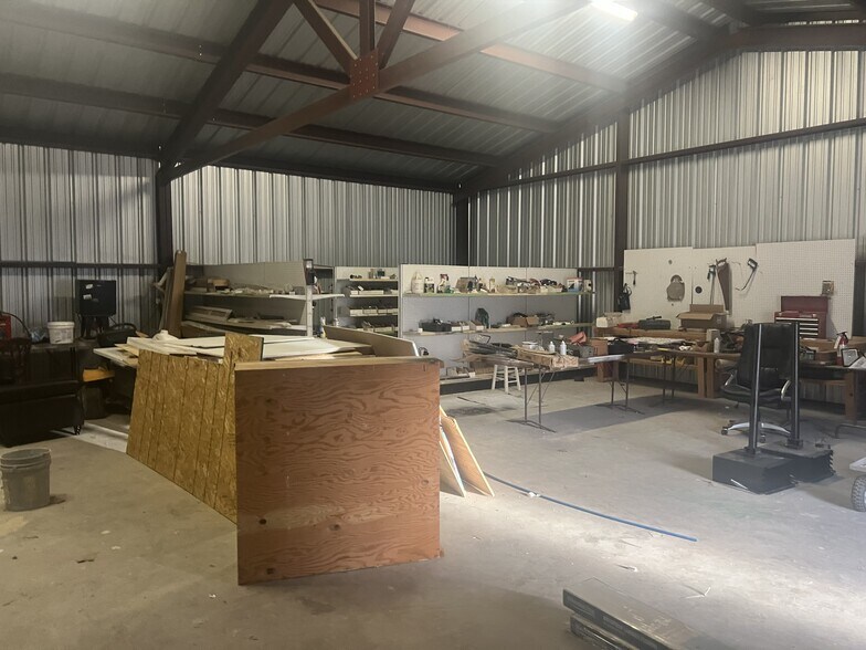 More Photos Of 1700 Elliott St, Breckenridge Warehouse For Lease