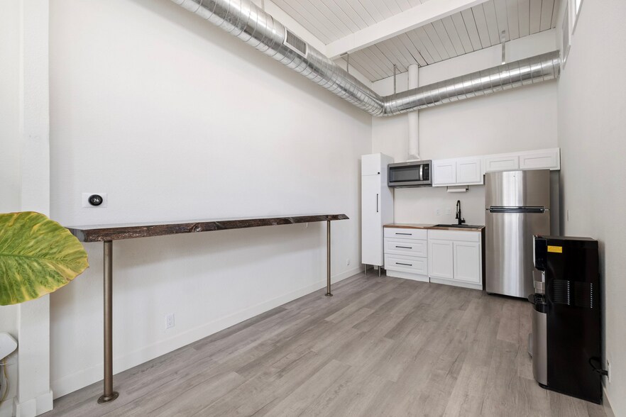 More Photos Of 555 E 3rd St, Long Beach Storefront Retail Residential For Sale