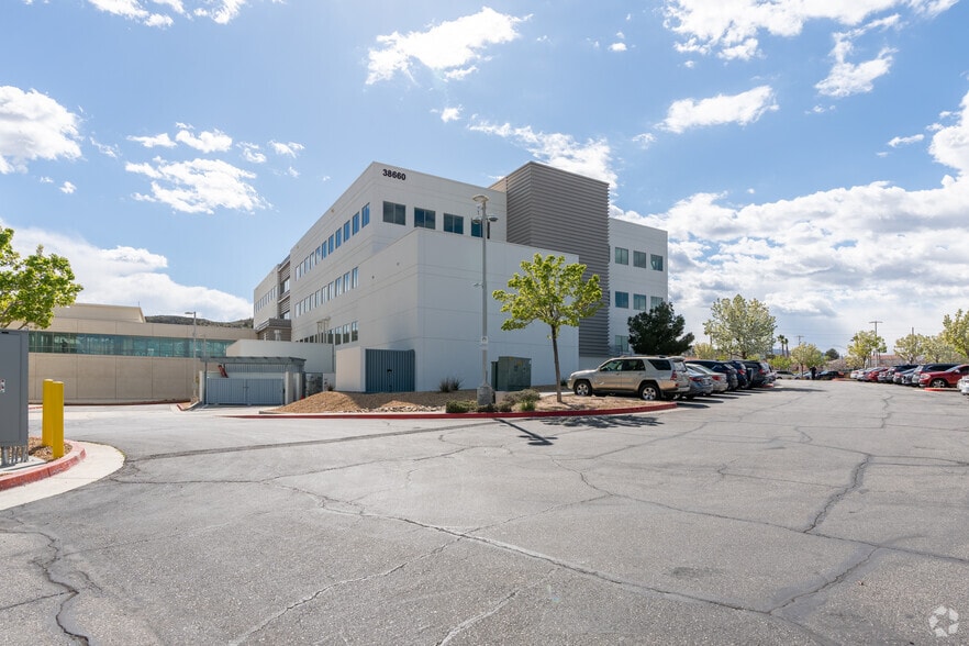 More Photos Of 38660 Medical Center Dr, Palmdale Medical For Lease