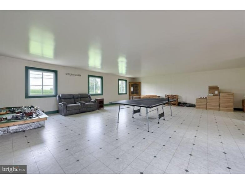 More Photos Of 240 Railroad Ave, Bird In Hand Flex For Sale