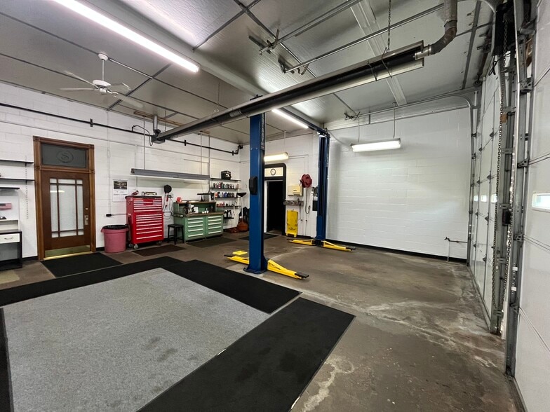 More Photos Of 604 Wallace Run Rd, Beaver Falls Convenience Store For Sale